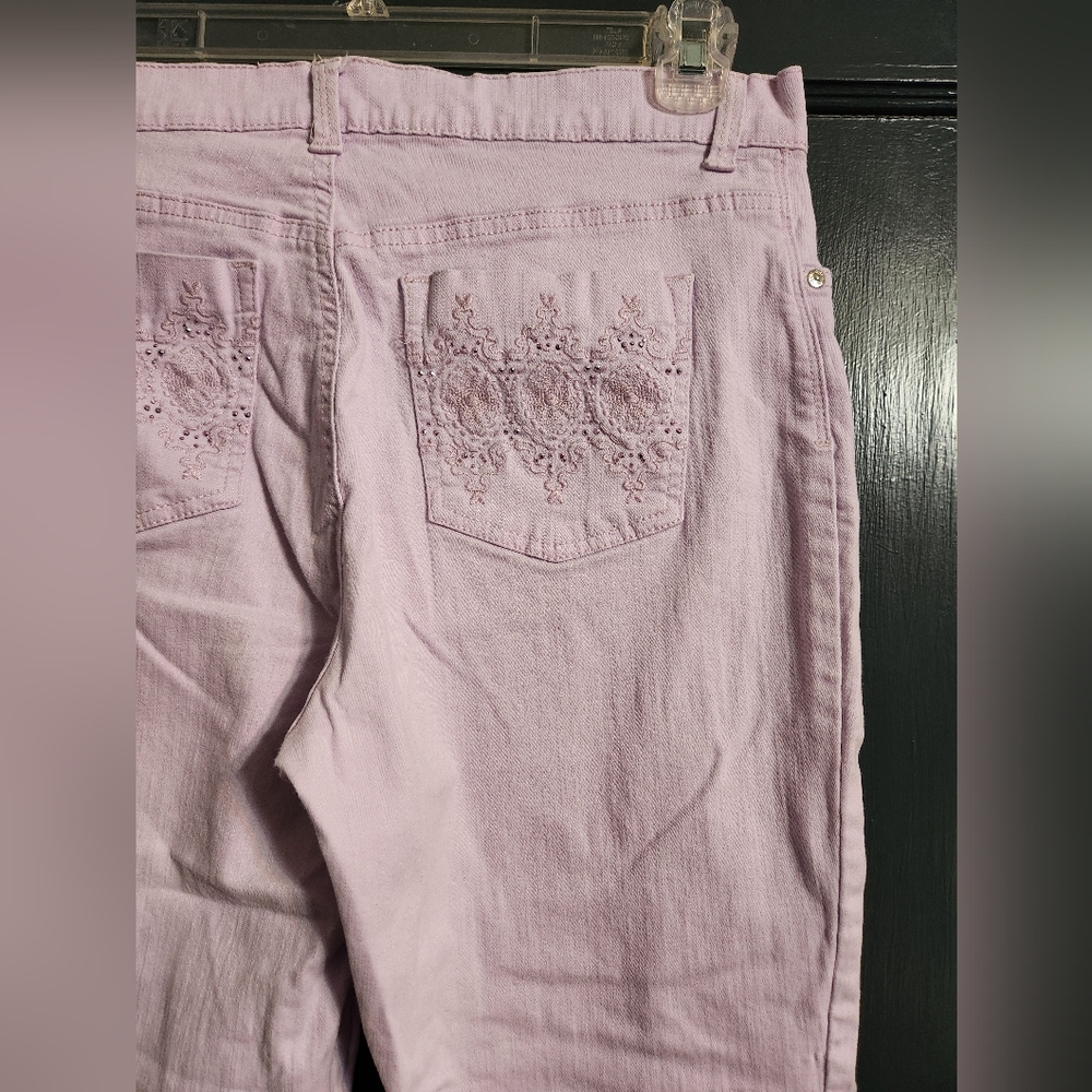 Gloria Vanderbilt Lavender Amanda Embellished Jean 10 Short